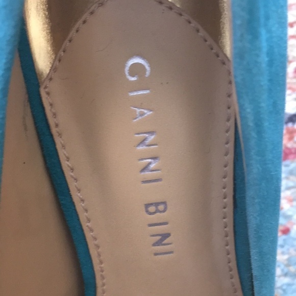 ~3 for $20~ Gianni Bini suede heels - Picture 4 of 8